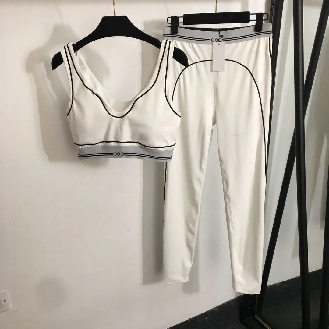 Completo Sportivo Due Pezzi: T - Pilates Yoga Outfit recensione e prezzo